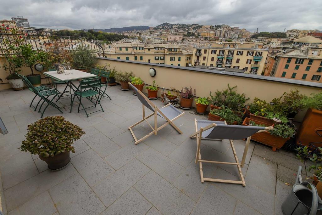 Altido Apt For 3 With Rooftop Balcony And Lovely Cityview Cenova Dış mekan fotoğraf