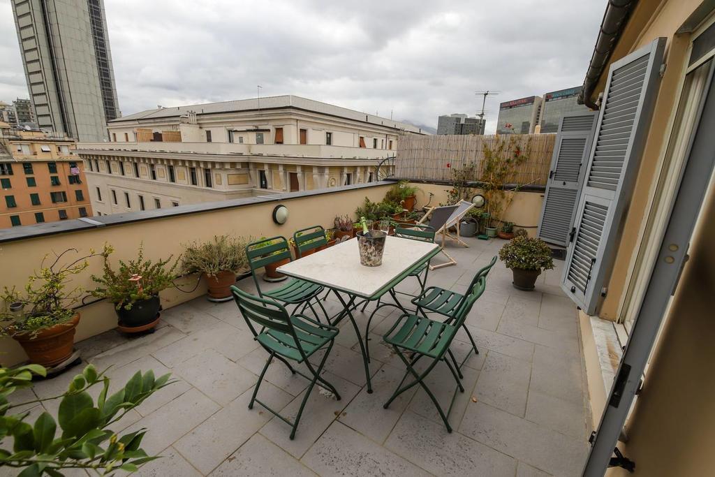 Altido Apt For 3 With Rooftop Balcony And Lovely Cityview Cenova Dış mekan fotoğraf